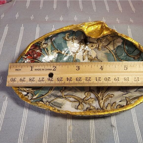 DECOUPAGE CLAM SHELL DECOUPAGE GOLD IVY ON A CLAM SHELL TRINKET DISH - Picture 8 of 10